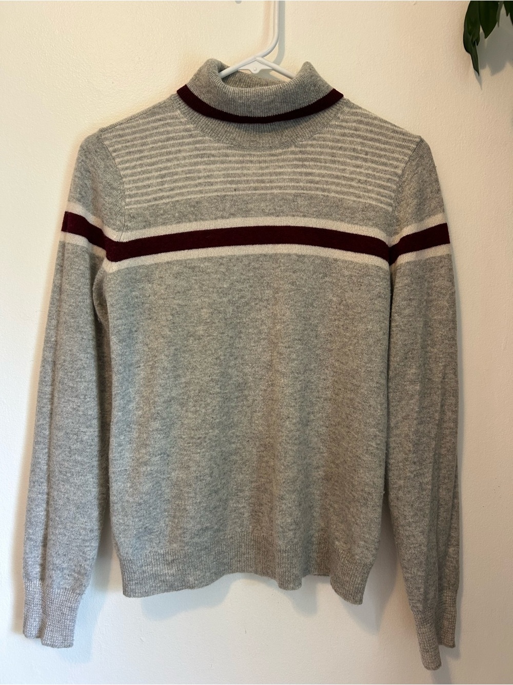 Faherty Grey Cashmere Turtleneck Sweater - Small